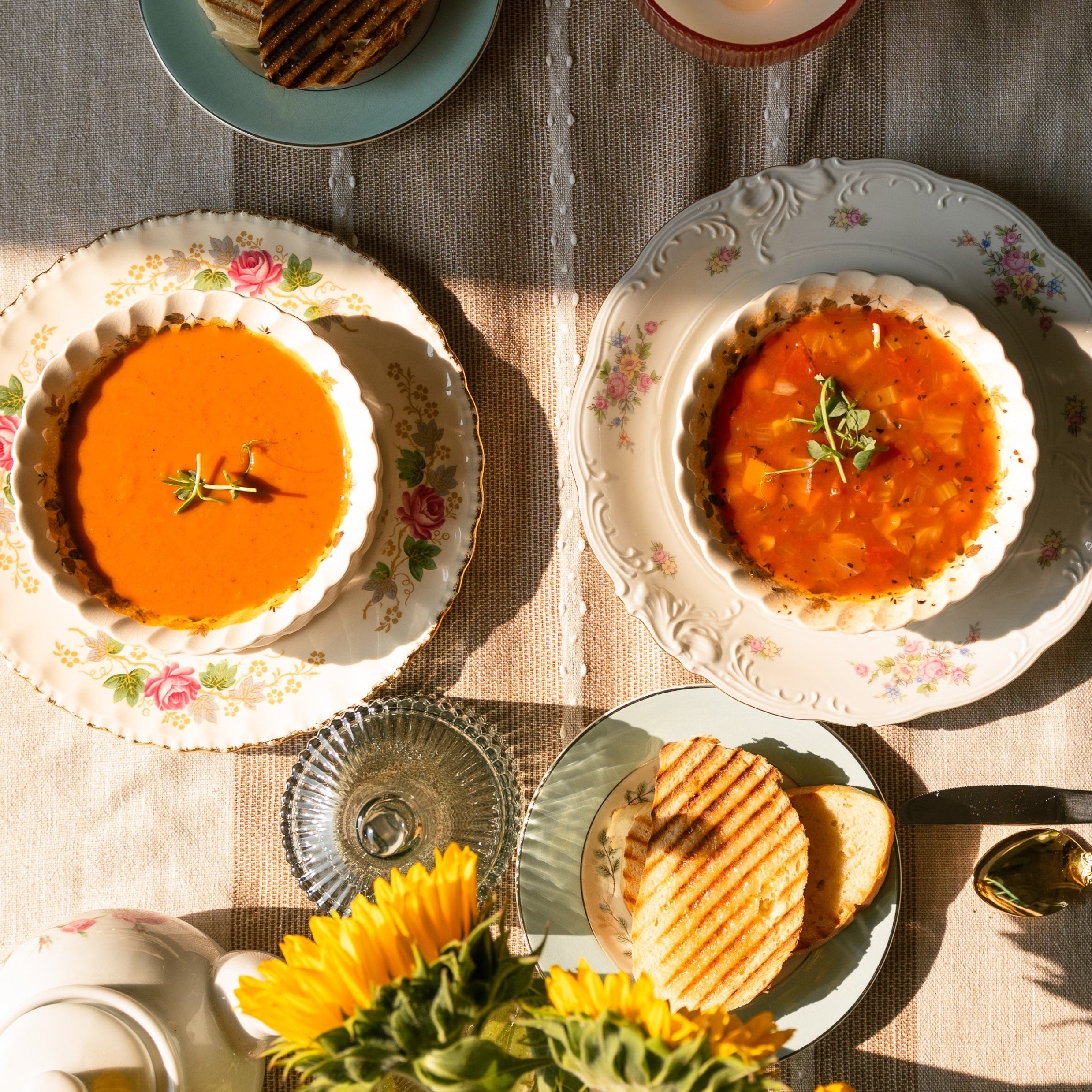 Belle tablée avec soupe maison La Bine