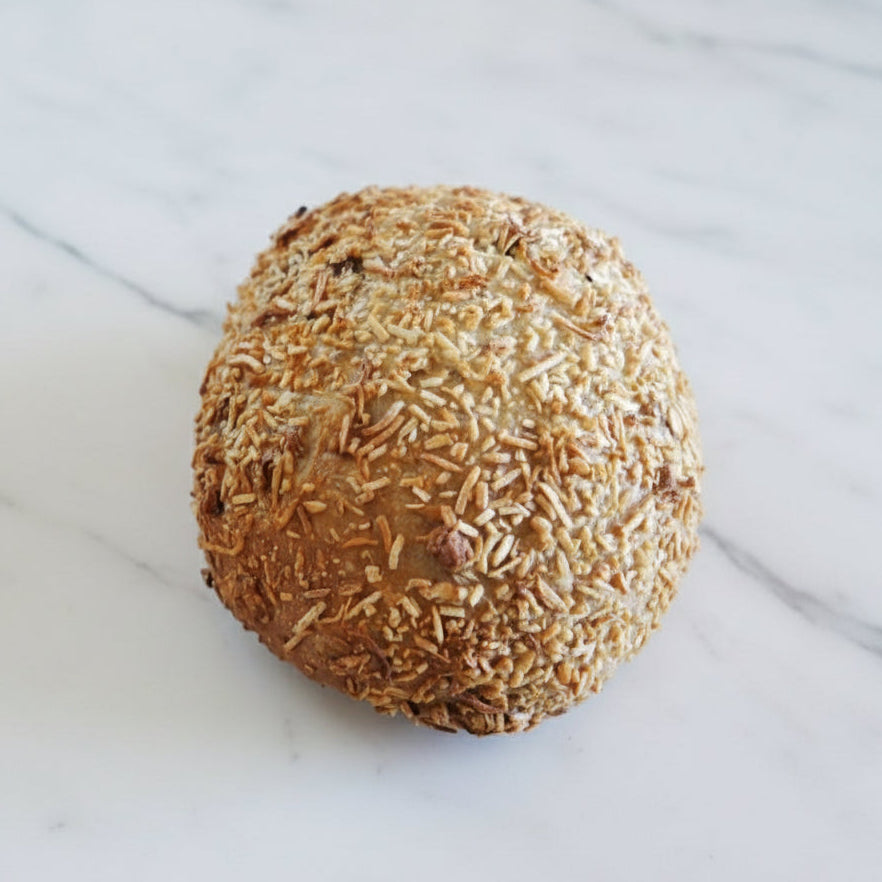 Pain aux noix, dattes et croûte de coco