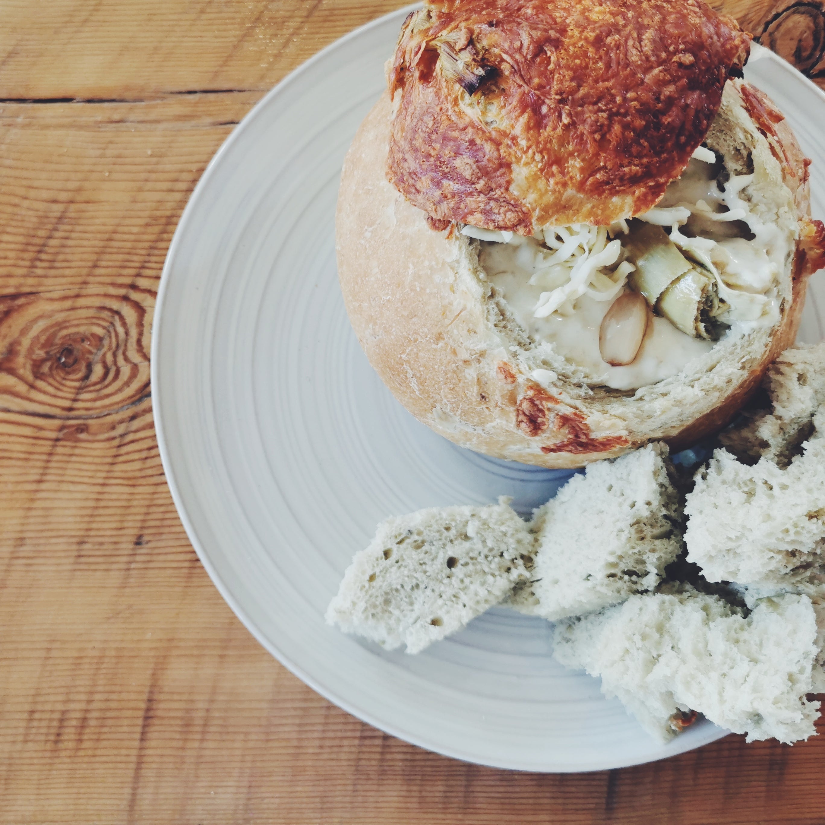 Pain farçi à la trempette d'artichauts